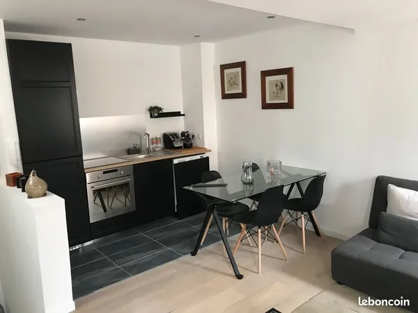 T2 meublé avec sa grande terrasse tropézienne