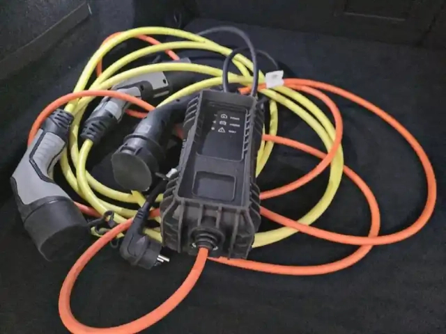 Peugeot 408 phev 225 e-eat8 — photo 33