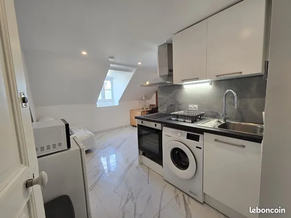 Studio meublé 18m2 proche République
