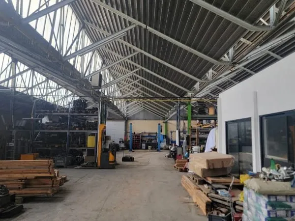 Local 1 pièce 6825 m²