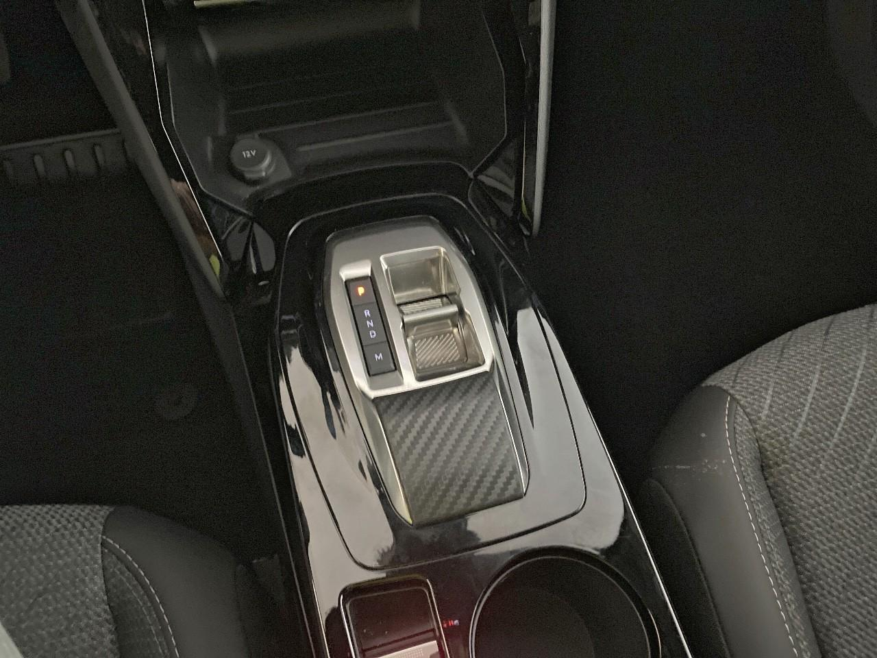 Peugeot 2008 hybrid 145 ch e-dcs6 allure — photo 17