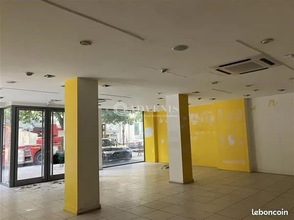 Local commercial 220 m²