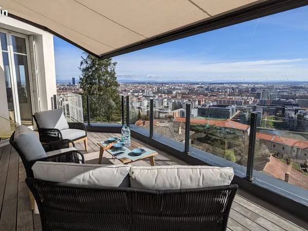 Appartement d'architecte avec terrasse panoramique exceptionnelle sur Lyon - location temporaire