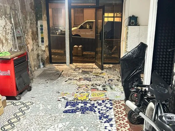 Boutique 26 M2 sous-sol 12 M2 Paris 75020