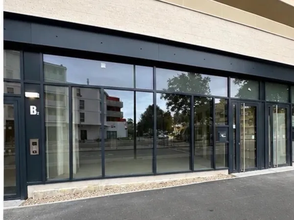 Local commercial 105 m²
