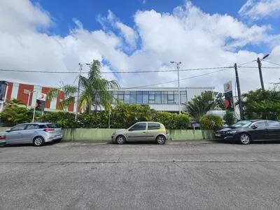 Beau local commercial de 200m2
