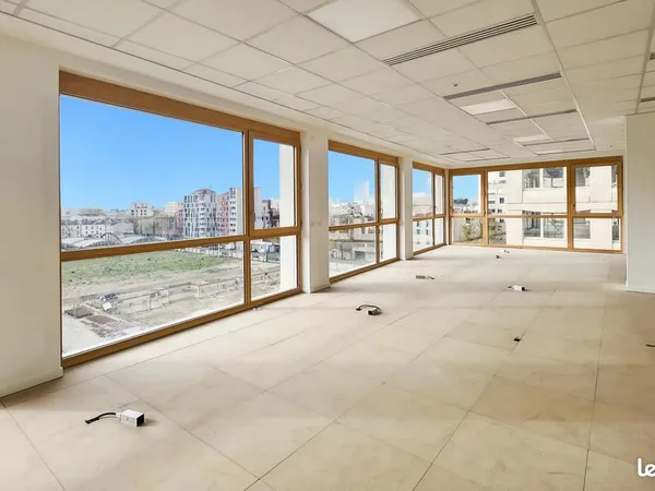 Bureau 570 m²