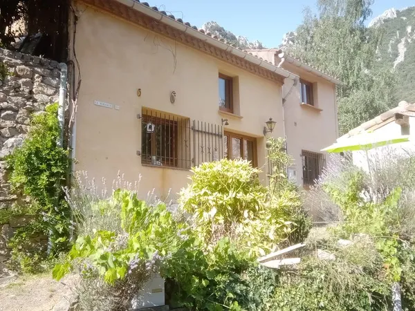 Maison individuelle dans la forêt