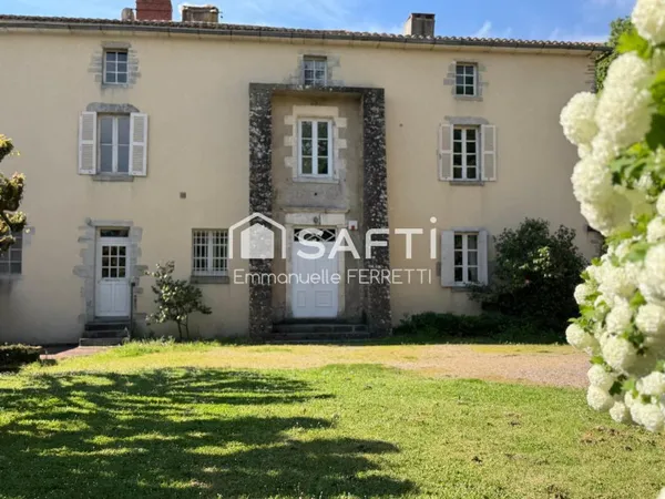 Ensemble immobilier ancien - esprit de domaine, caractère intact