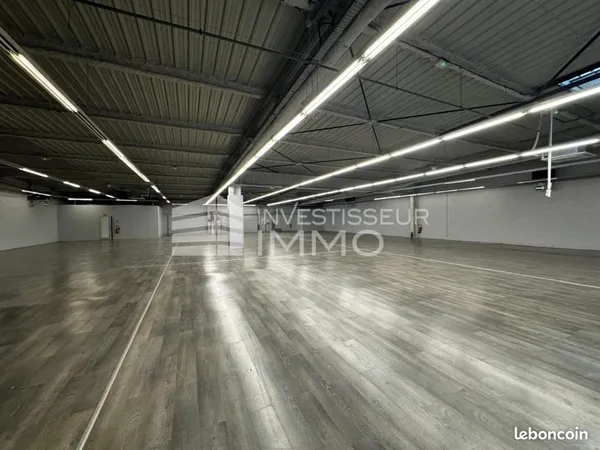 Local commercial 900 m²