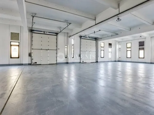 Local d'activité 1638 m²