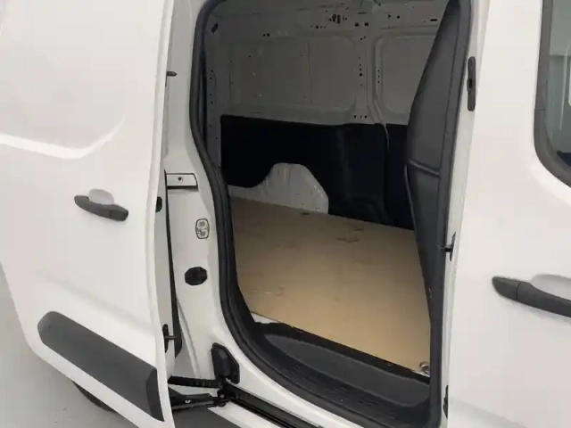 Peugeot Partner fourgon long 950 kg puretech 110 s&amp;s bvm6 — photo 24