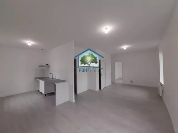 Appartement F3 avec petit balcon au centre du village de Eygurande