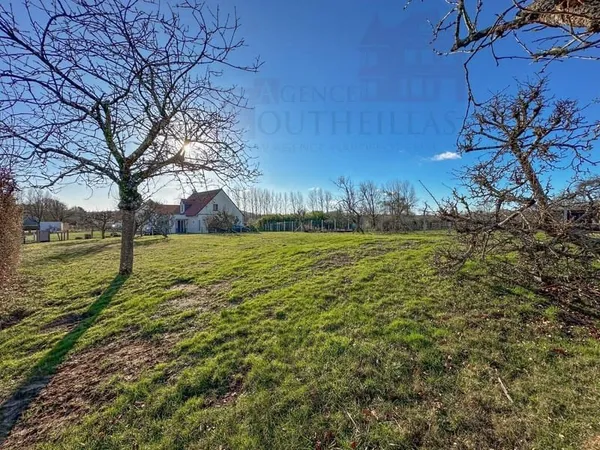 Terrain constructible 877 m²