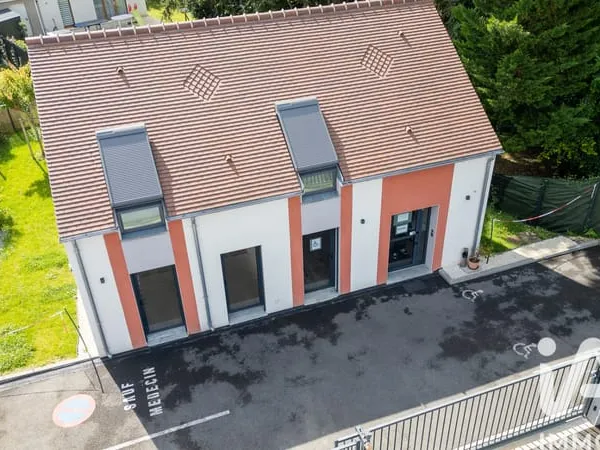 Local commercial 1 pièce 195 m²