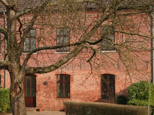 Maison mitoyenne, 153m2, 3 chambres, avec jardin, près Golf