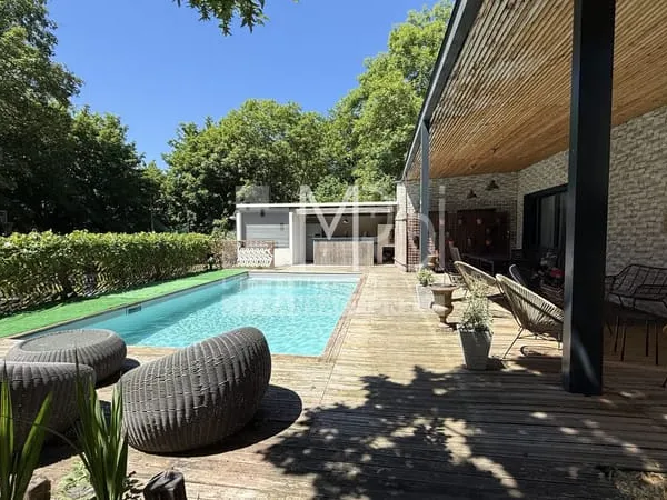Villa contemporaine 221 m² avec piscine et appartement indépen