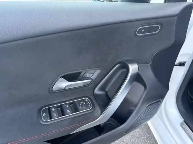 Mercedes Classe A 220 d amg line pack sport bla — photo 20