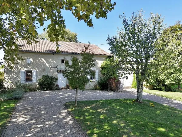 Proche de Duras - Magnifique maison de campagne avec piscine de 6 m x 12 m, à rénover