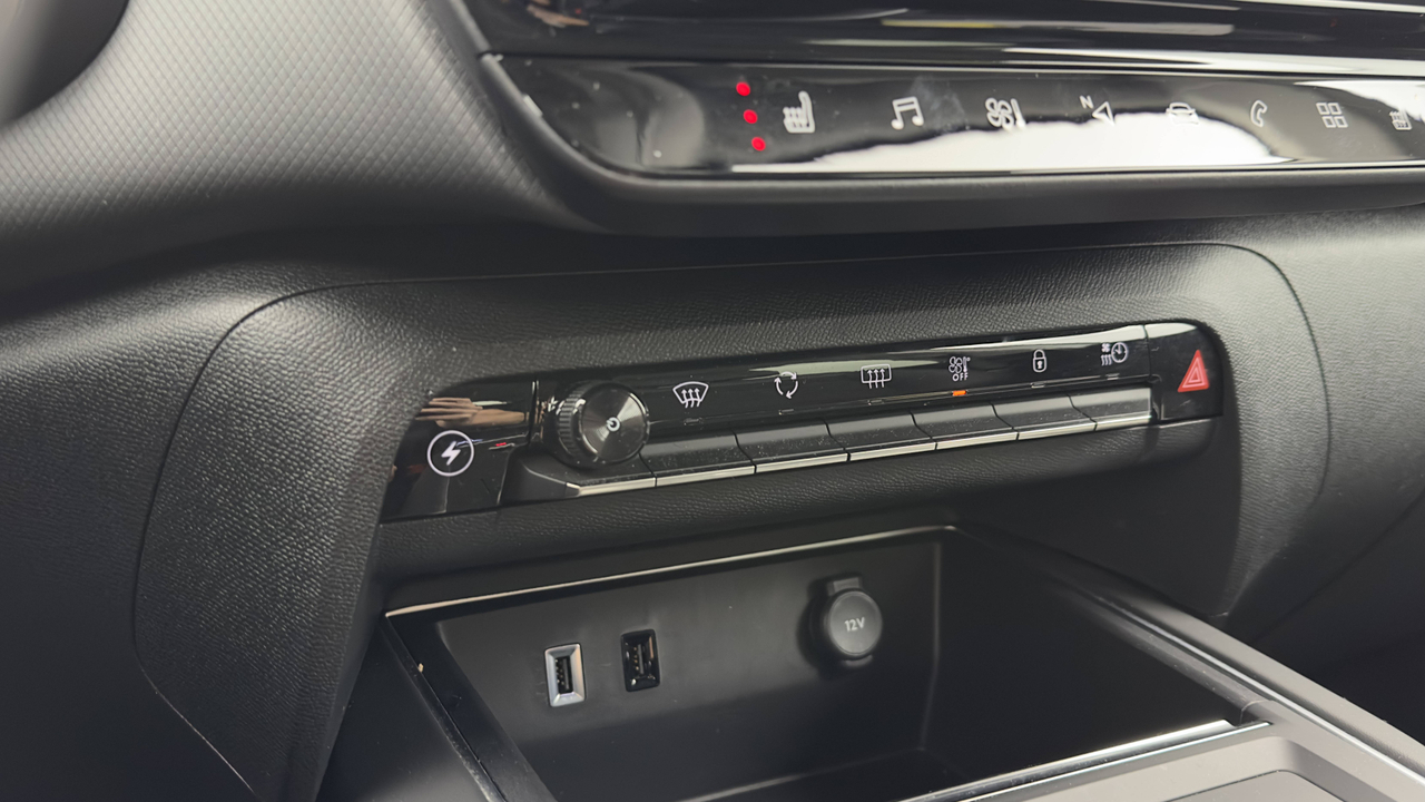 Citroen C5 Aircross Hybride Rechargeable 225 e-EAT8 — photo 33
