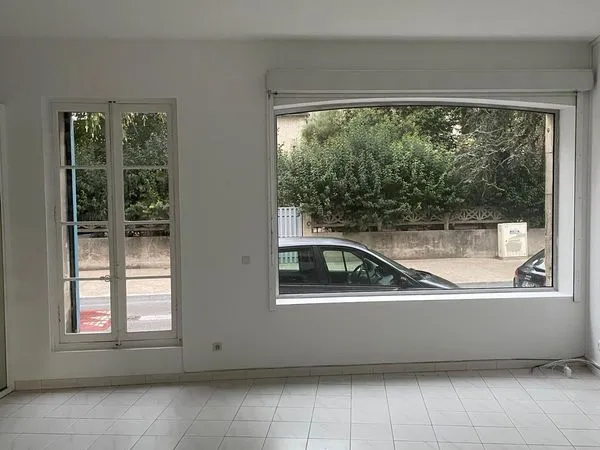 Local commercial traversant | 90m² | parking privatif plein Centre-Ville