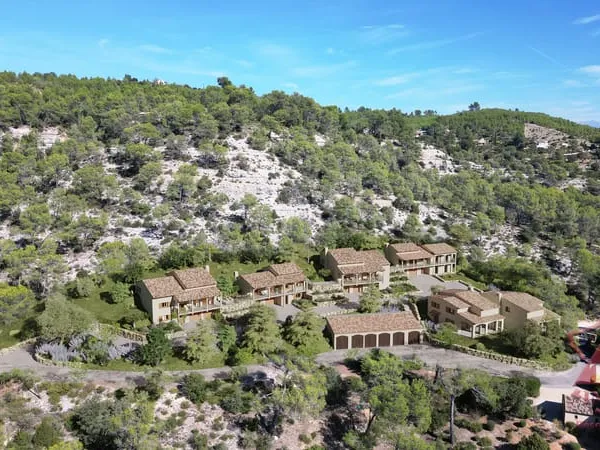 A VENDRE EN PAYS DE VERDON BELLE VILLA AVEC ACCÈS PRIVÉ AU L