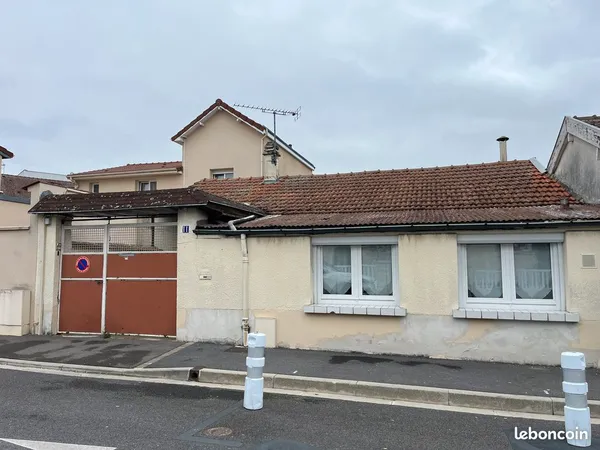 Reims, secteur Sébastopol, ensemble immobilier : maison, appartement T2 et 3 garages