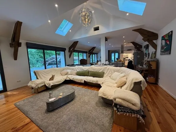 L'ISLE-ADAM PROCHE FORET, ANCIENNE GRANGE AMENAGEE EN HABITA