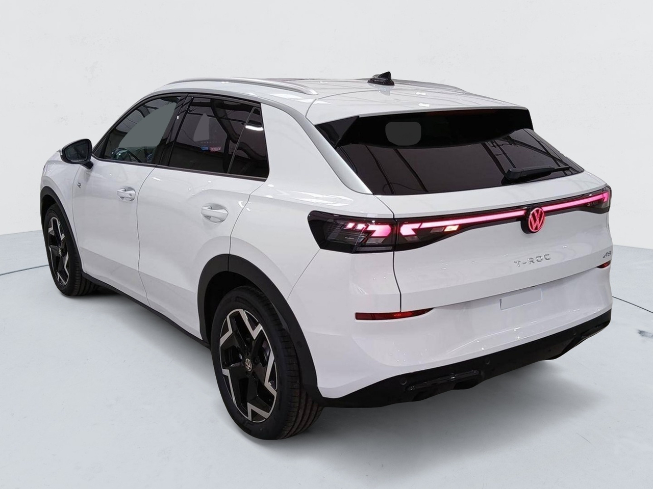 Volkswagen T-Roc — photo 3