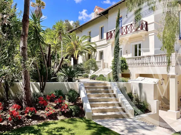 Cannes centre 10 chambres (600 M2.)