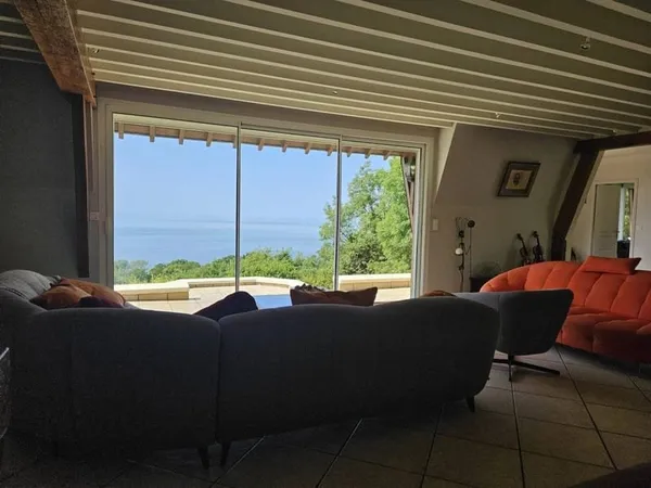 Maison de plain-pied 9 pièces 305 m²