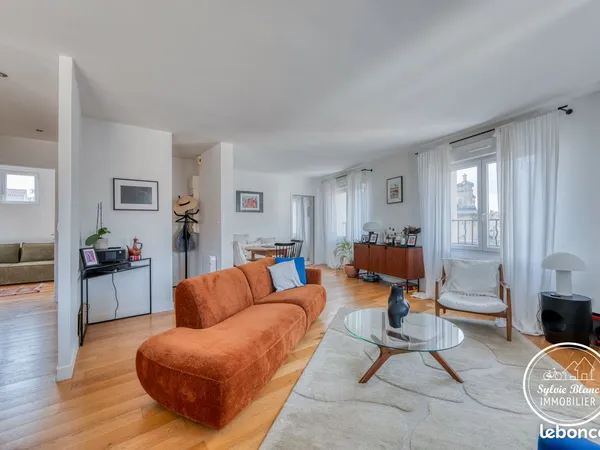 Bel appartement lumineux à Bordeaux Saint-Seurin vaste séjour deux chambres deuxième et dernier étag