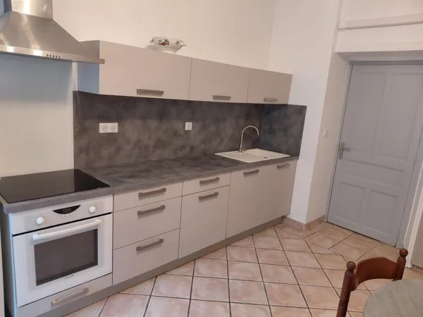 Appartement entièrement rénové et meublé