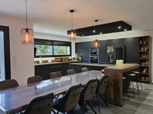 Villa 5 pièces 200 m²