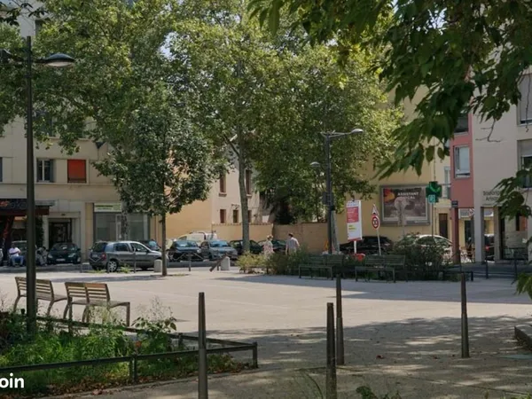 Chambre proche de l'EMLyon et des facs à Lyon 8ème