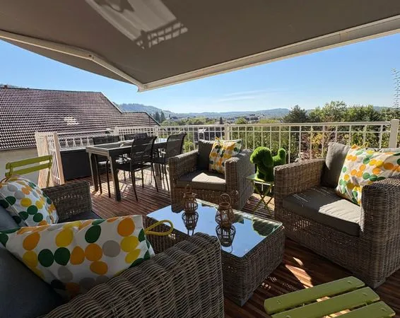 Maison rénovée d'environ 237 m2 avec vue dégagée