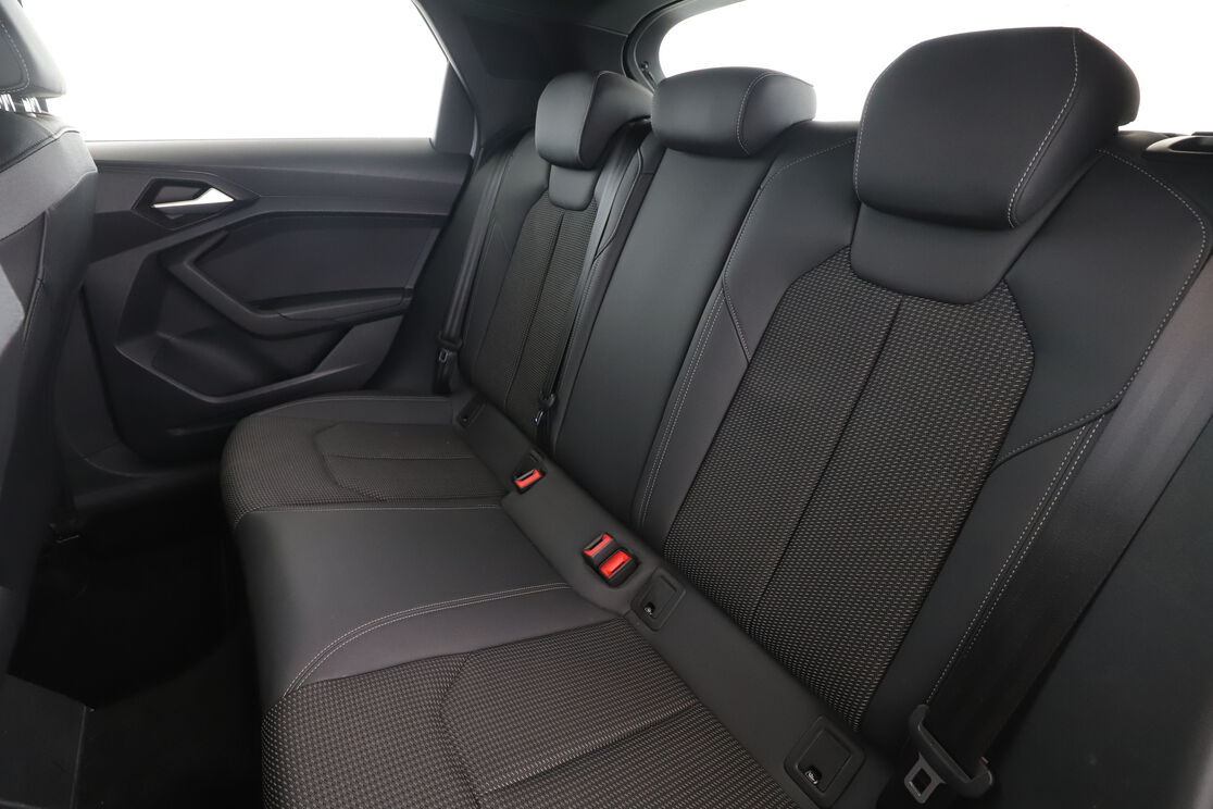 Audi A1 Sportback 40 TFSI S Line S Tronic 7 — photo 13