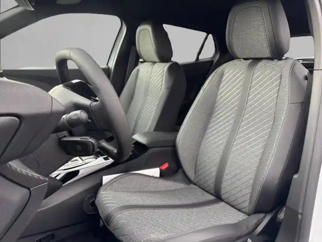 Peugeot 2008 electrique 54 kwh 156 ch — photo 33