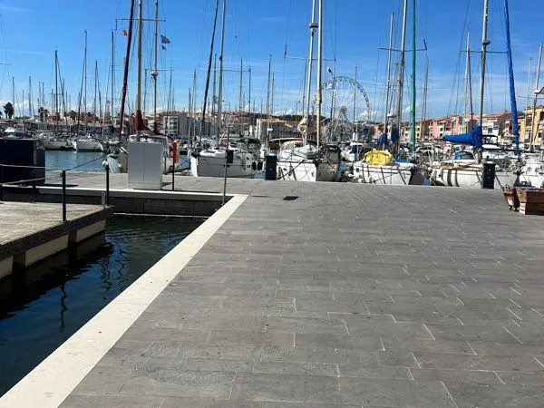 Local commercial port cap d agde emplacement de 1er ordre sur les quais