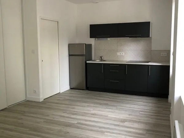 Grand T2 (102JDA) non meublé 49.3 m2 lumineux Cholet gare, entièrement rénové, disponible