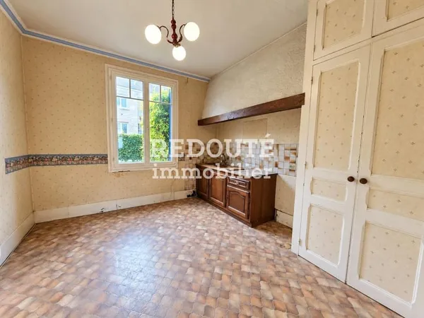 CHÂLONS-EN-CHAMPAGNE MAISON T5, 3 CHAMBRES, SOUS-SOL, JARDIN