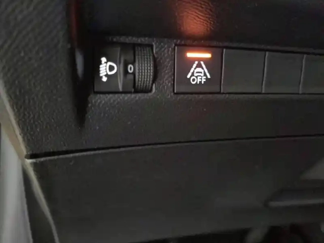 Peugeot 208 electrique 50 kwh 136ch — photo 46