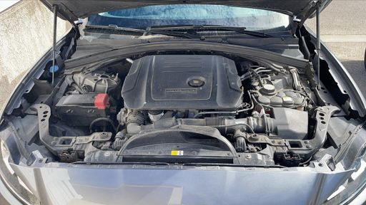 Jaguar F-Pace 2.0 D 180 AWD BVA8 - Portfolio – 2017 – 101417 km – Diesel – Boîte Automatique — photo 24