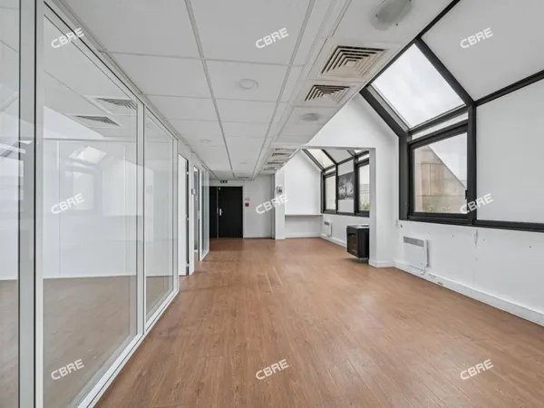 Bureau 295 m²