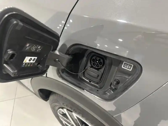 Peugeot 2008 e- 136ch active — photo 11
