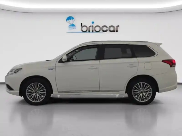 Mitsubishi Outlander phev twin motor intense 4wd + attelage — photo 2