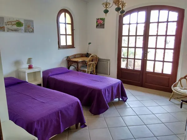 Chambre meublée (colocation) dans villa du Cap