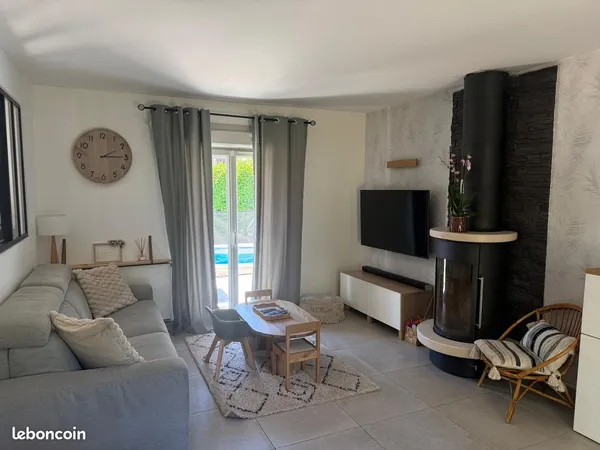 Maison individuelle 95m² - 3 chambres - Piscine