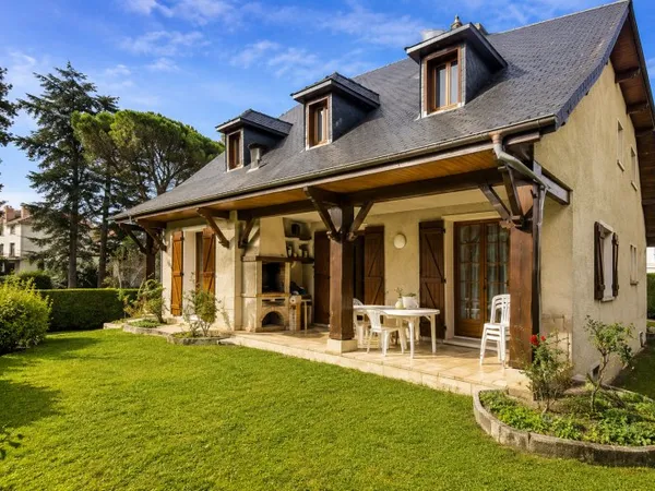 Vends maison spacieuse au coeur de Lourdes - 166m²