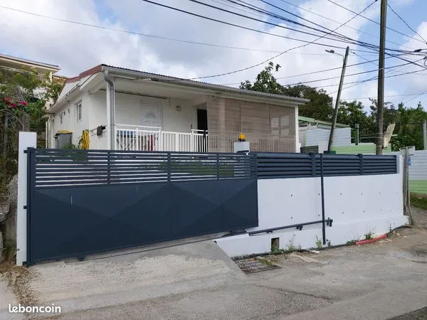 Charmante maison F2 meublée au Morne Morissot à l'attention exclusivement des étudiants, stagiaires 